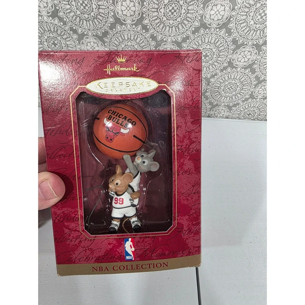 Hallmark Keepsake Ornament 1999 NBA Chicago Bulls‎ Mice Basketball Christmas